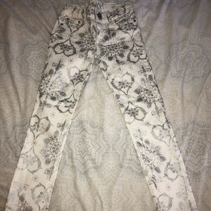 ⭐️⭐️KIDS White silver patterned jeans⭐️⭐️